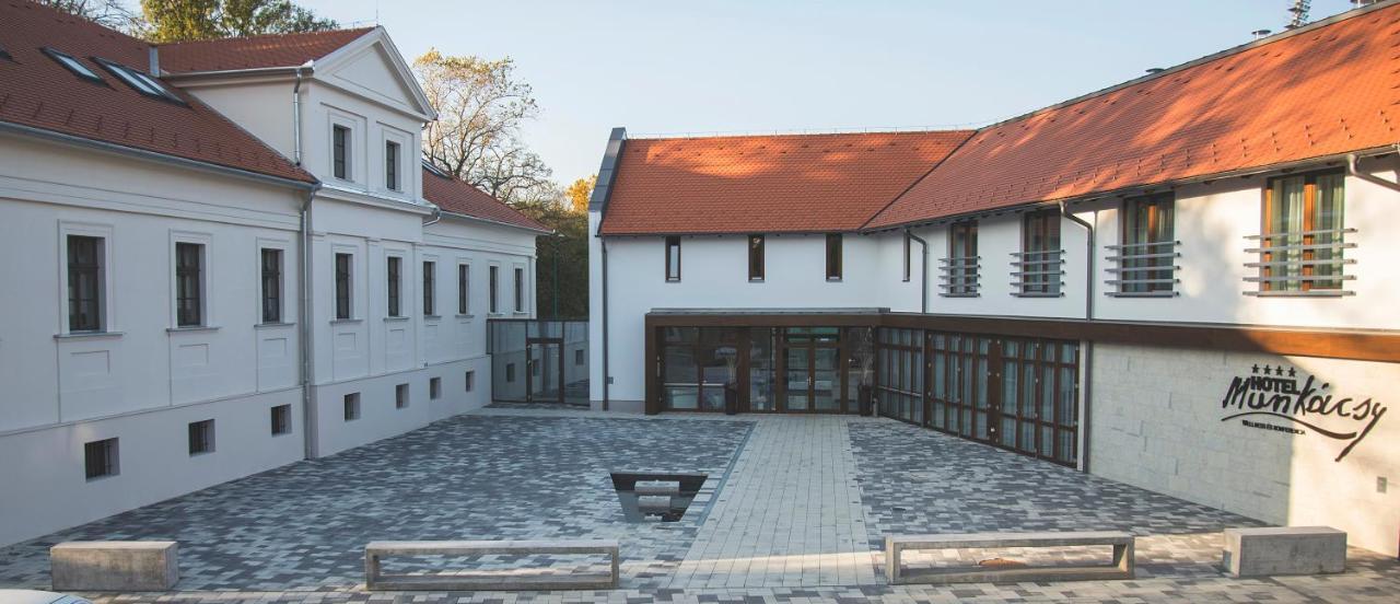 Munkacsy Hotel Бекесксаба Екстериор снимка